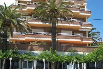 Image de Appartement de vacances directement sur la plage, en famille, bien entretenu complexe avec piscine
