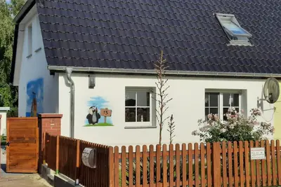 Image de Maison de vacances (Dhp) sur Kubitzer Bodden avec cheminée et grand jardin