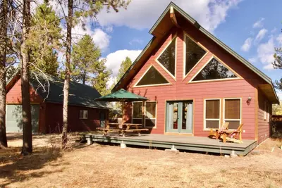 Image de Nouvelle Liste! Cabine spacieuse avec cheminée, cuisine complète, ping-pong et foyer