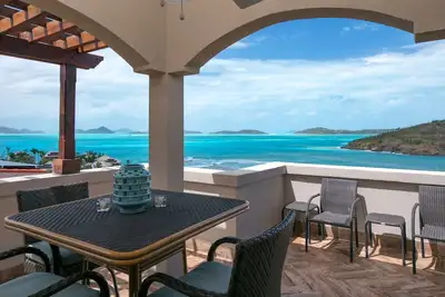 Image de Penthouse King Suite! Entièrement rénové en 2018! Réservation avec toutes les commodités!