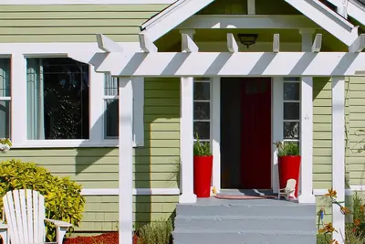 Image de Cottage West Seattle - charmant et confortable avec tout le confort moderne