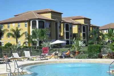 Image de Condo de luxe 5 étoiles - magnifiquement rénové!