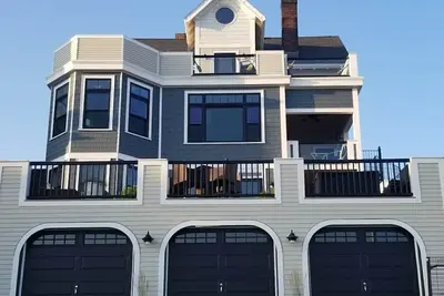 Image de Boston Harbor Two Bedroom Waterfront Home