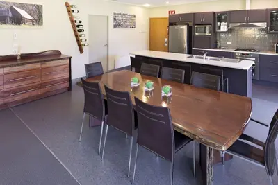 Image de Kickenback Chalet - Chalet contemporain au coeur de Crackenback