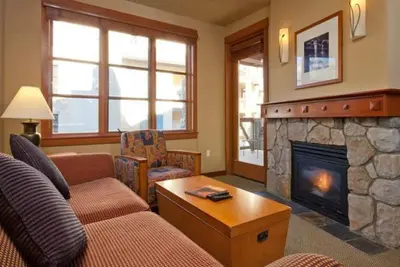 Image de Squaw Village Ski-in Ski-Out Condo une chambre Mt. Voir l'unité -2e étage