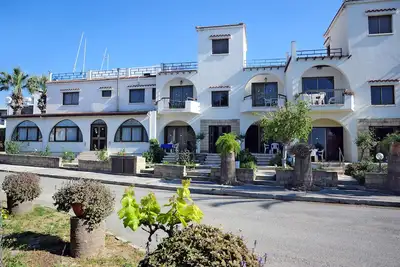 Spacieux appartement d'une chambre à Polis
