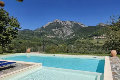 Image de Villa in Tuscany with salt water private pool, complimentary wine, stunning view