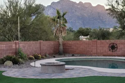 Image de Vues magnifiques, aménagement paysager, piscine vierge près des montagnes de Catalina, WiFi, Plus!