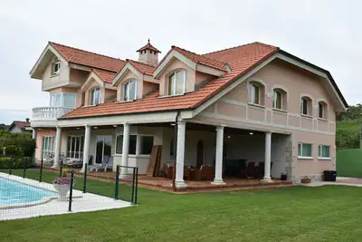 Image de Chalet individuel, piscine, fronton, salle de gym, sauna, hammam, jacuzzi