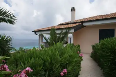 Image de villa indépendante avec vue mer