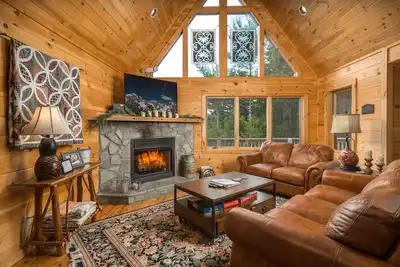 Image de Tweetsie House ~ Situé entre Boone et Blowing Rock ~ Spa ~ Belles vues