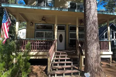 Image de À voir! Beau 3 Bdrm, 2 Ba cabine étapes du tennis, plage et terrain de jeux!
