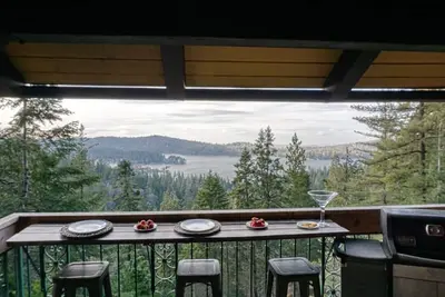 Image de Le château Ii avec vue sur le lac Majestic et 2 suites Master-Regardez la vidéo!