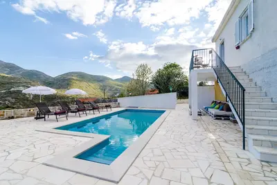 Image de Belle et spacieuse villa parfaitement équipée pour un maximum de sept personnes