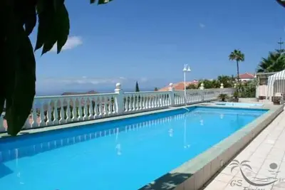 Image de Piscine communautaire vue mer Costa Adeje