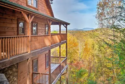 Pigeon Forge Area Cabin avec vue sur la montagne et bain à remous