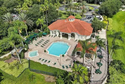 Image de Crystal 3 Br Th 10 Minutes to Disney