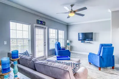 Image de Nouvelle Liste! Maison de ville mise �� jour avec vue sur le golfe et piscine partagée