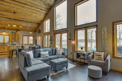 Image de Nouveau! Lakeside Chalet moderne sur la chaîne Wing Crow