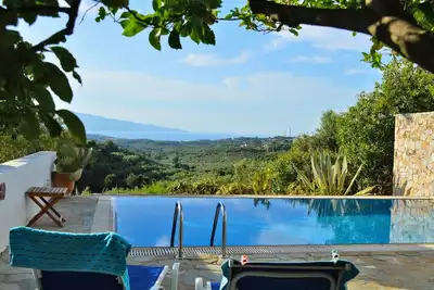 Image de Piscine privée ★ Cuisine extérieure + Bbq ★ Vue sur la mer