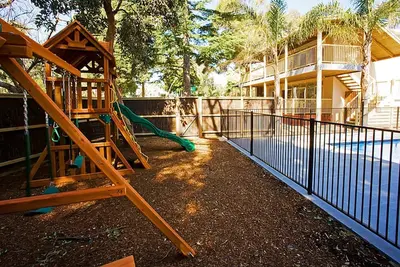 Image de Unit 3/38 Chapel St, Cowes - Piscine et aire de jeux pour enfants