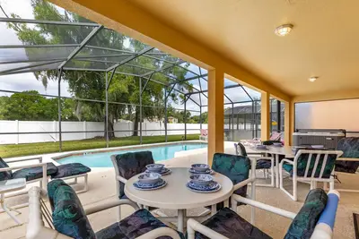 Image de Villa spacieuse - South West Pool - Salle de jeux - WiFi - 8 miles de Disney