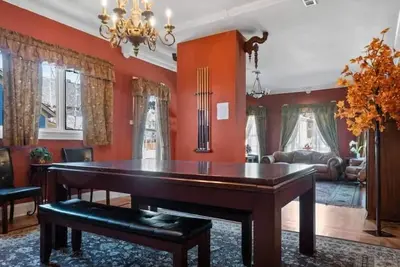 Image de Gouverneur Mansion - bel espace du centre-ville, table de billard, animaux acceptés!