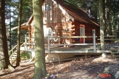 Image de Charmante cabane en rondins avec bain Ă remous - 35 minutes de Cooperstown et Dreams Park