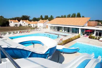 Image de Maison cosy et spacieuse 6p, piscine avec toboggan sur place!