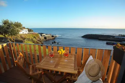Image de Superbe villa privée en front de mer à quelques pas de la mer et des piscines naturelles