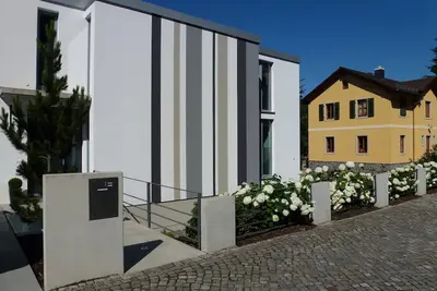 Image de Ambiance spacieuse de 80m2 à Loschwitz, jardin et terrasse, à partir de 66, 00 € \/ N. \/ parking gratuit