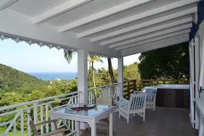 Image de Bungalow Azur: logement indépendant 2 personnes vue mer jacuzzi privé