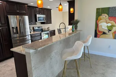 Villa au meilleur emplacement * So * au bord de l'eau * Piscine * Gulfacce * Places restantes en mars 2019