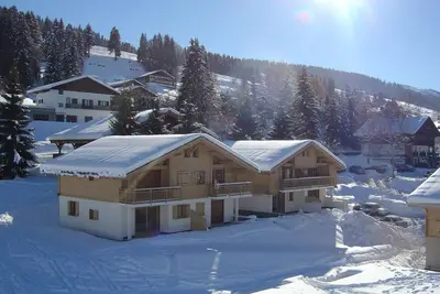 Image de Appartement de charme, 6 pers ''style savoyard'', situe au pied des pistes