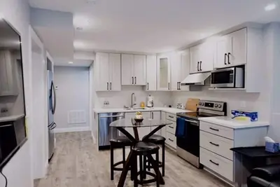 Image de Maison nouvellement construite 1Bd1Ba Salon Cuisine dans un quartier agréable et décent