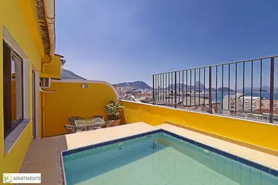 Image de Magnifique penthouse en duplex avec balcon et piscine et près de la plage de Copacabana!