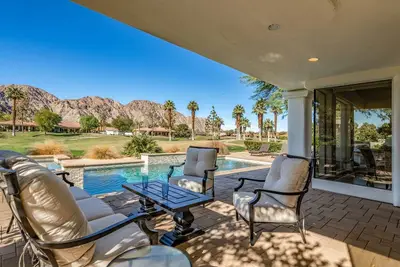 Image de Nouvelle résidence de luxe rénovée Pga West Home avec piscine / spa d'eau de mer / Spa