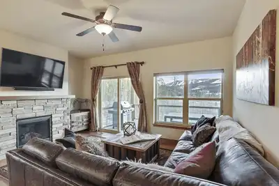 Image de Downtown Luxury Chalet # 106 Near Resort - Vues superbes \/ Activités Gratuites & Navette \/ Jacuzzi \/ Concierge