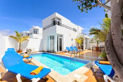 Image de Puerto del Carmen Belle maison de vacances avec piscine chauffée, patio privé et emplacement idéal