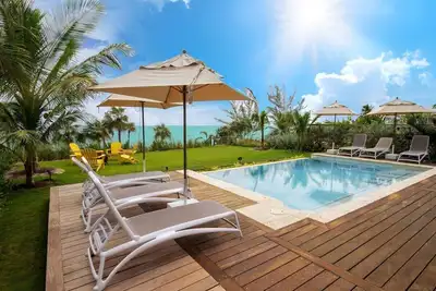 Image de Brand New Beachfront House w \/ piscine privée, privilèges et commodités Resort