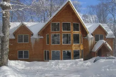 Image de Superbe chalet de ski Ă quelques minutes du mont. Neige