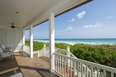 Superbe nouvelle villa de luxe directement sur la plage de French Leave