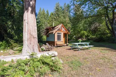Image de Le Micro Cabin à Roberts Creek - à 2 minutes de la plage!
