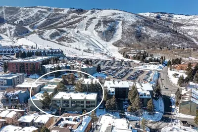 Image de Nouvelle liste! Marcher aux ascenseurs! Belle 2br Ă la base de Park City!