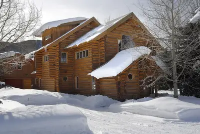 Image de Butte House: À distance de marche de Elk Ave! Jacuzzi!