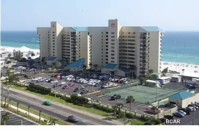 Image de Belles plages de sable blanc! Le condominium est directement sur la plage. Superbes vues!