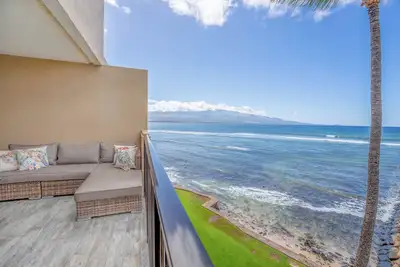 Image de Maui Perfect Ocean Front Nouvelle machine à laver / sécheuse split A / C * Milowai 410 *
