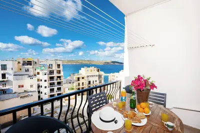 Image de GetawaysMalta - SeaShells Appartment 11 avec terrasse et vue sur la mer Bugibba