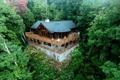 Image de Log Home avec vue sur la montagne TRÈS PRIVÉ! Sauna et bain à remous \"The Love Nest\"