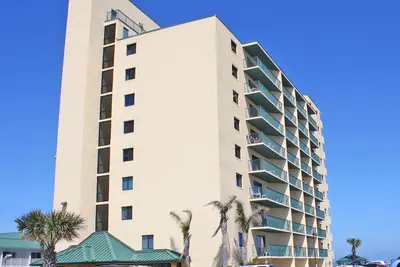 Image de * Immaculée Ocean Front Condo w / tarifs incroyables au Sunglow * à Daytona Beach